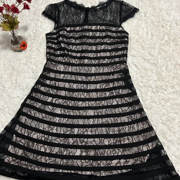 Adranna Papell Womens Black Lace Dress Size 12P Excellent condition. - Picture 4 of 15